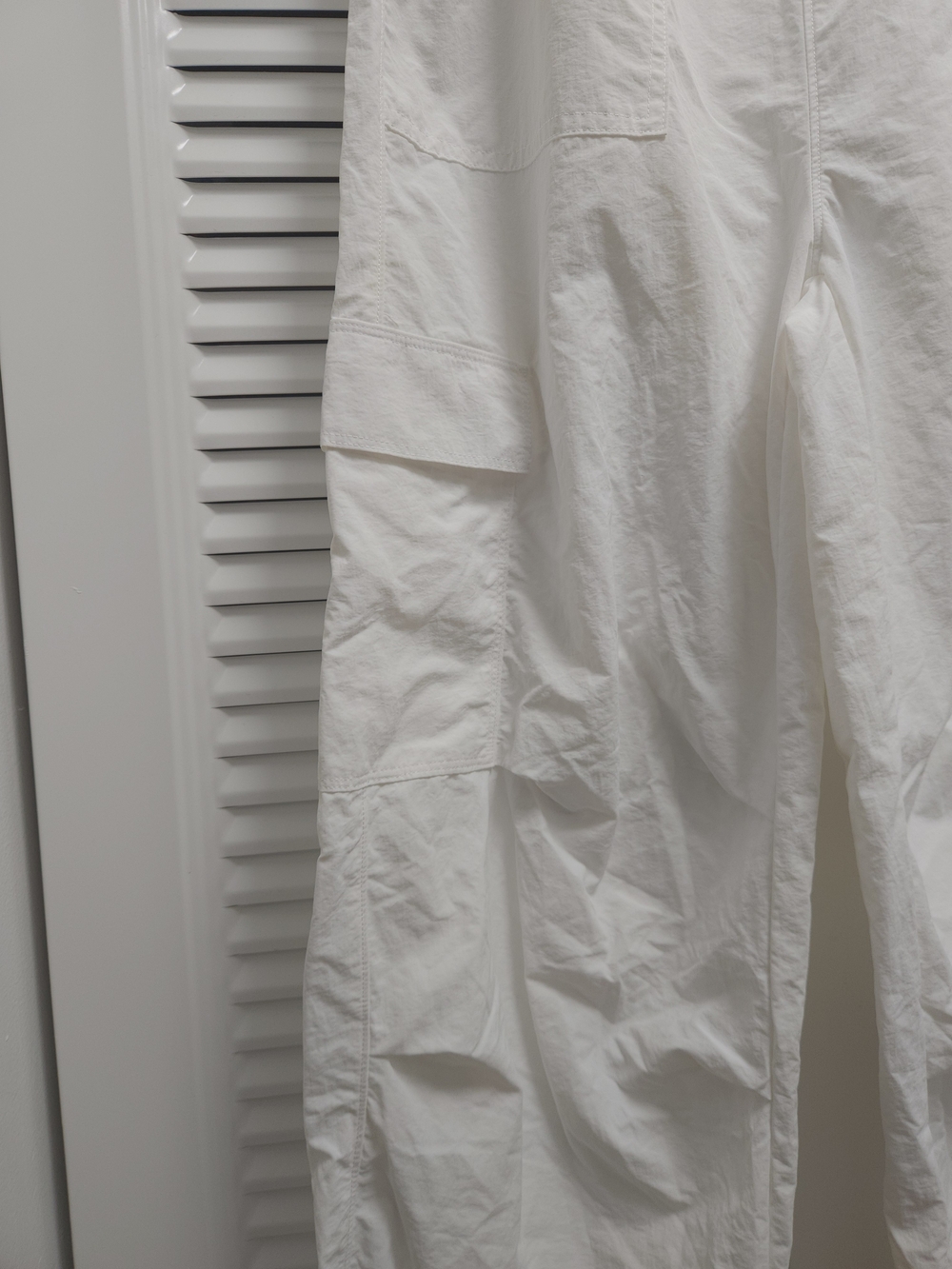NWT No Boundaries High-Rise Parachute Cargo Pants – White – Size M (7–9) - Picture 4 of 12